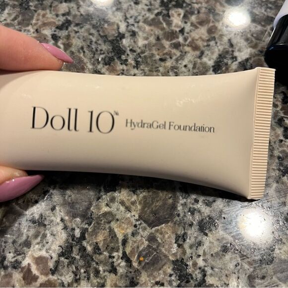 2 DOLL 10 VAULT HYDRAGEL FOUNDATION DEEP - Picture 4 of 7